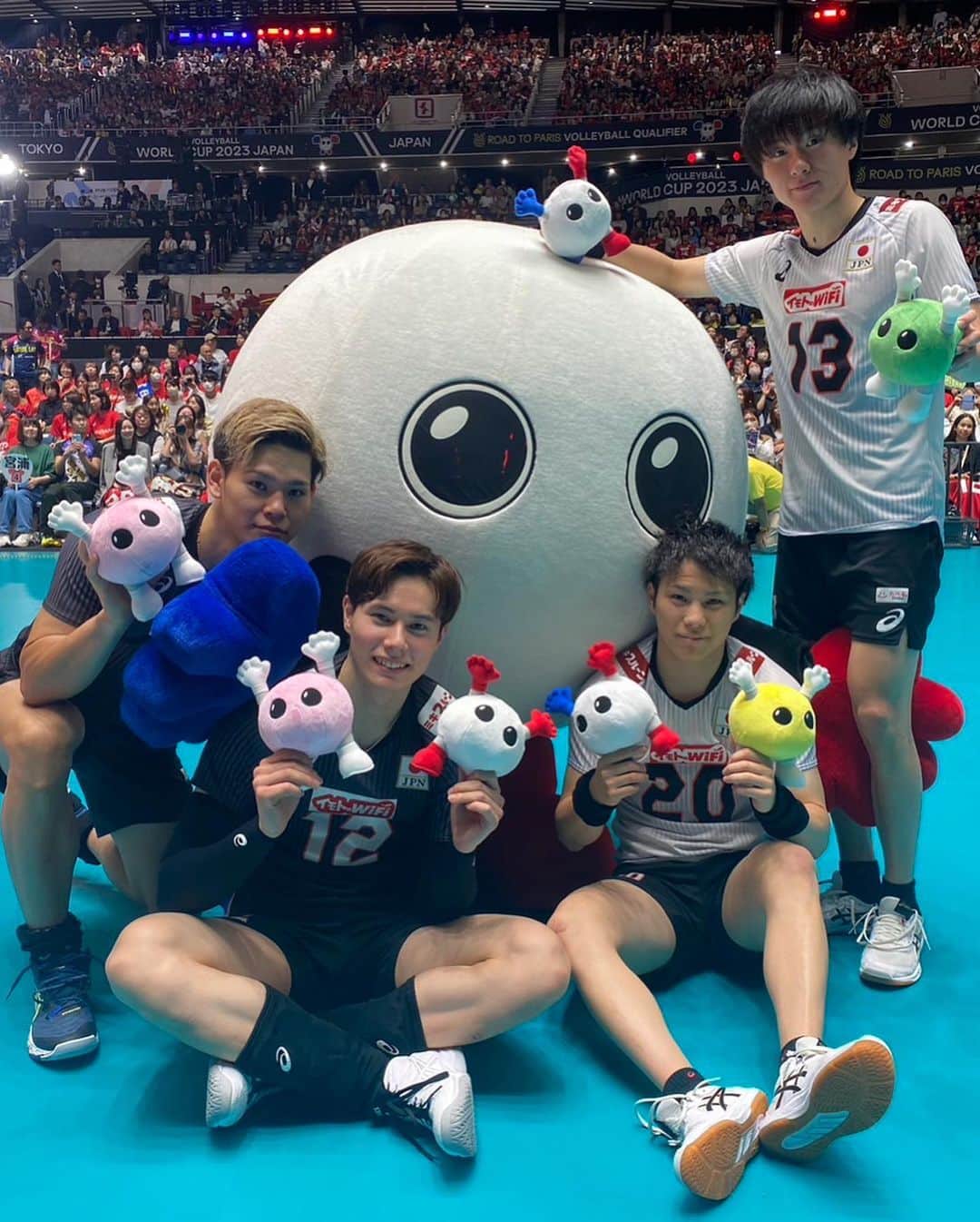小川智大さんのインスタグラム写真 - (小川智大Instagram)「代表シーズンが今年も終わってしまいました、  最大の目標を達成出来て嬉しいです、、🇫🇷  本当に全員で駆け抜けた最高のチームでした🇯🇵 また強くなって代表に帰ってきます！！！  " #また明日投稿しますね」10月9日 1時12分 - t____ogawa