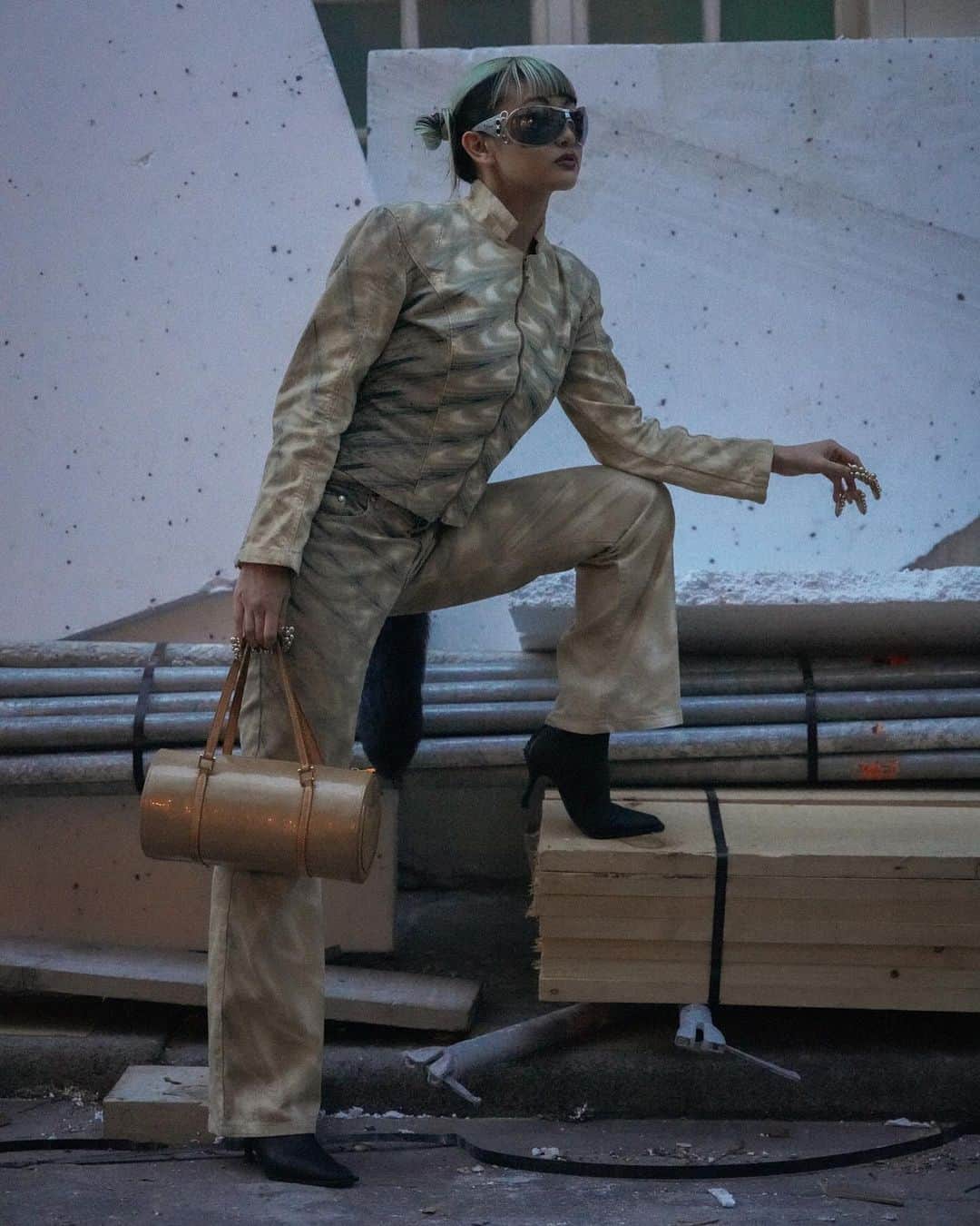 moanaのインスタグラム：「Tokyo in Paris🇫🇷  📷 by @brvsco_   #PFW #pfw2024  #paris  #parisfashionweek  #fashion  #outfit」