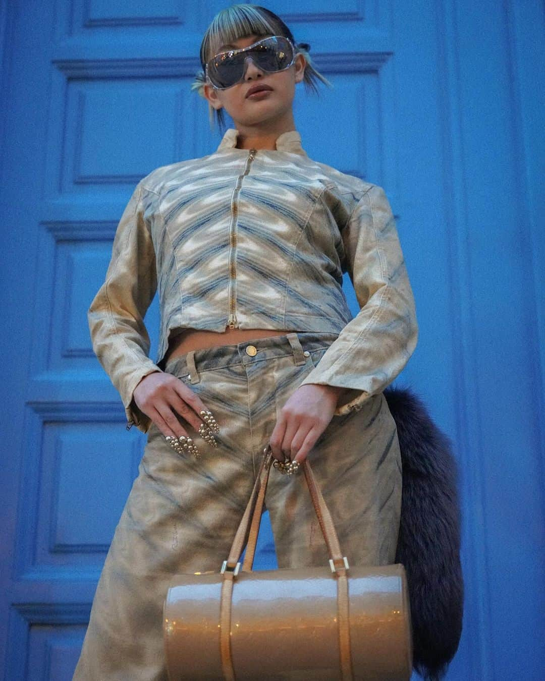 moanaさんのインスタグラム写真 - (moanaInstagram)「Konnichiwa in Bonjour🇫🇷  📷 by @brvsco_   #pfw2024  #pfw #pfwwomen #paris #parisfashionweek  #vintage #louisvuitton  #dior #outfit」10月9日 1時35分 - moannu