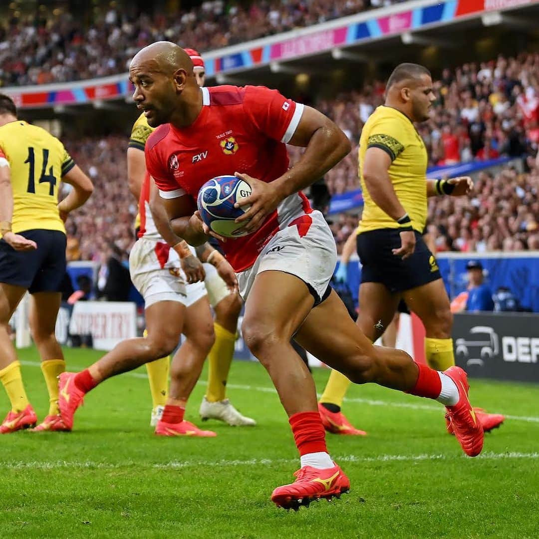 のインスタグラム：「母国に勝利を❗️✨ 意地とプライドの鬩ぎ合い❗️🏉🇹🇴🇷🇴  #ラグビーワールドカップ2023 #RWC2023 | #TGAvROU」