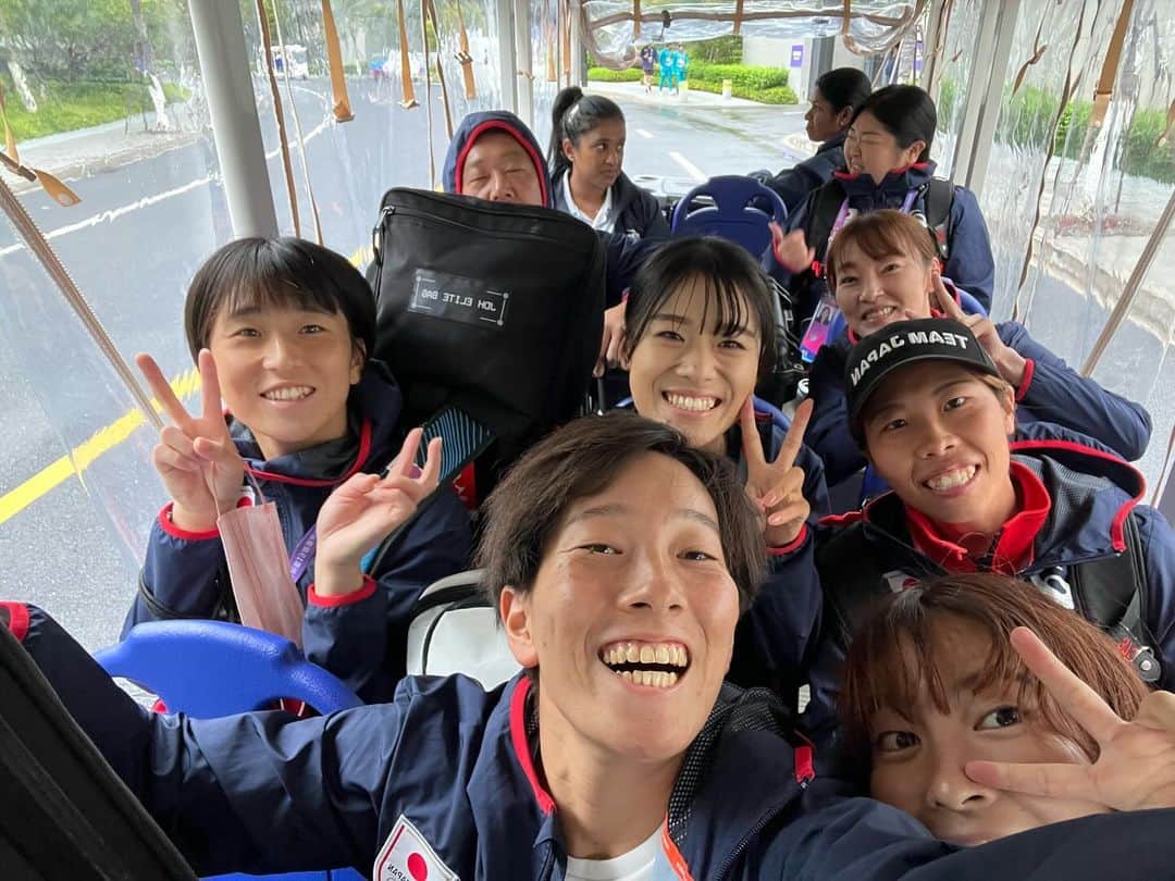 田中秋桜さんのインスタグラム写真 - (田中秋桜Instagram)「杭州アジア大会を4位で終え、帰国しました。日本より沢山の声援を送ってくださり、ありがとうございました🇯🇵🔥  準決勝、3位決定戦、1番結果が必要なこの２つの試合で勝てませんでした。本当に悔しいです。 でも、5年前のアジア大会と大きく違うのは、自分もチームに何か貢献できたんじゃないかと思えるようになったこと。5年前はただ見てることしかできなかった。このアジア大会はチームの1人として力を尽くすことができた気がします。  最後まで全てを出し尽くして戦ってくれたチームメイト、スタッフのみなさんありがとうございました。🫂  まだパリ五輪出場権を取るチャンスはある。少しずつでも前に進みます。  #さくらジャパン  #teamjapan  #asiangames2023」10月9日 1時53分 - akio.tanaka