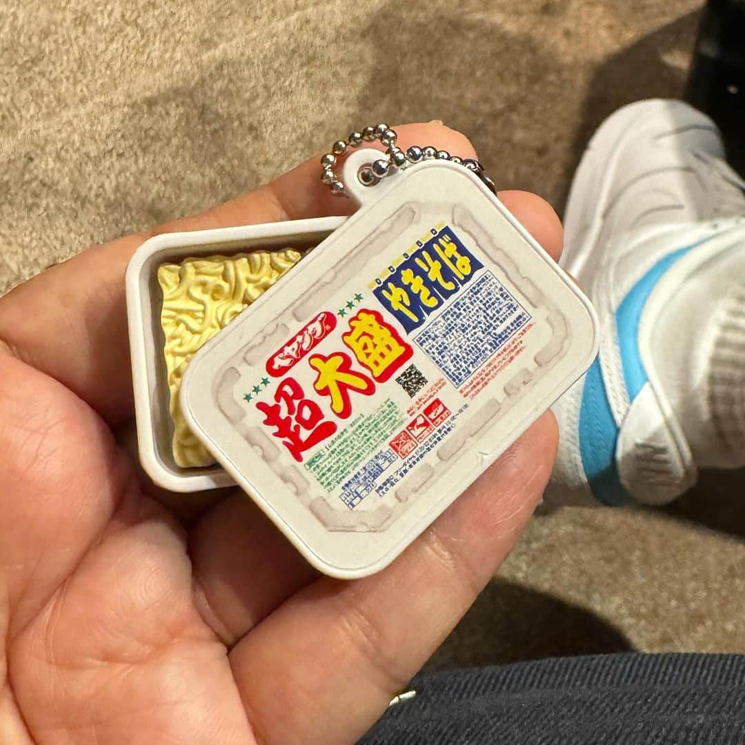 藤原ヒロシのインスタグラム：「超大盛超小型」