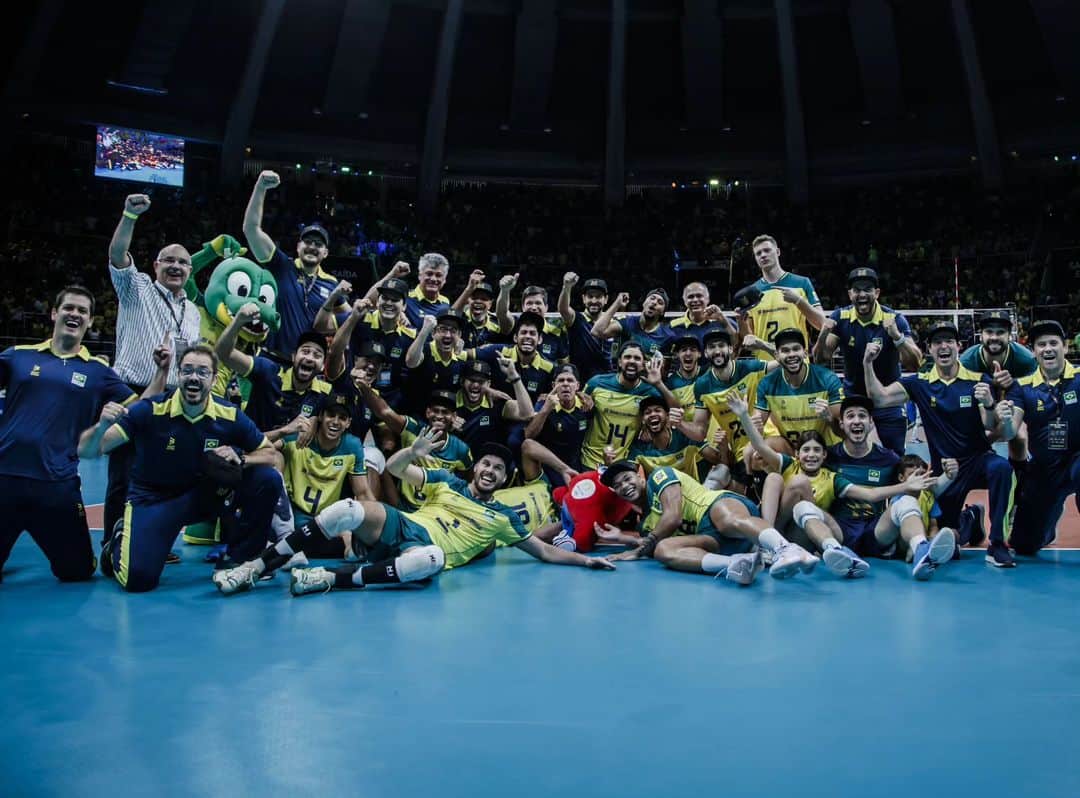 ブルーノ・レゼンデのインスタグラム：「A Bientot Paris !!!! Isso é Brasilllll 🇧🇷🇧🇷🇧🇷」