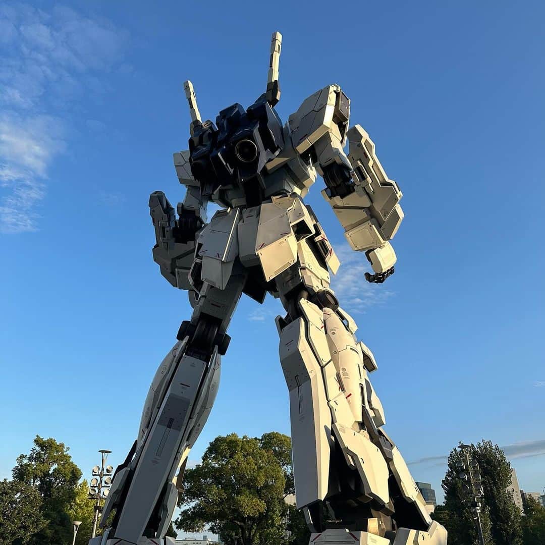 みずしな孝之のインスタグラム：「秋の空ガンダム」