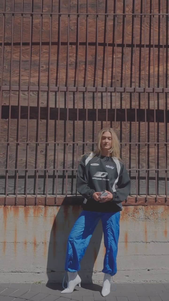 SHEINのインスタグラム：「This is what peak performance looks like 🏃💨🏆 Shift into sport mode and rev up your looks with fits that flex their style muscle 💪🏎   #ForGlobalFashion #SHEINCollections」