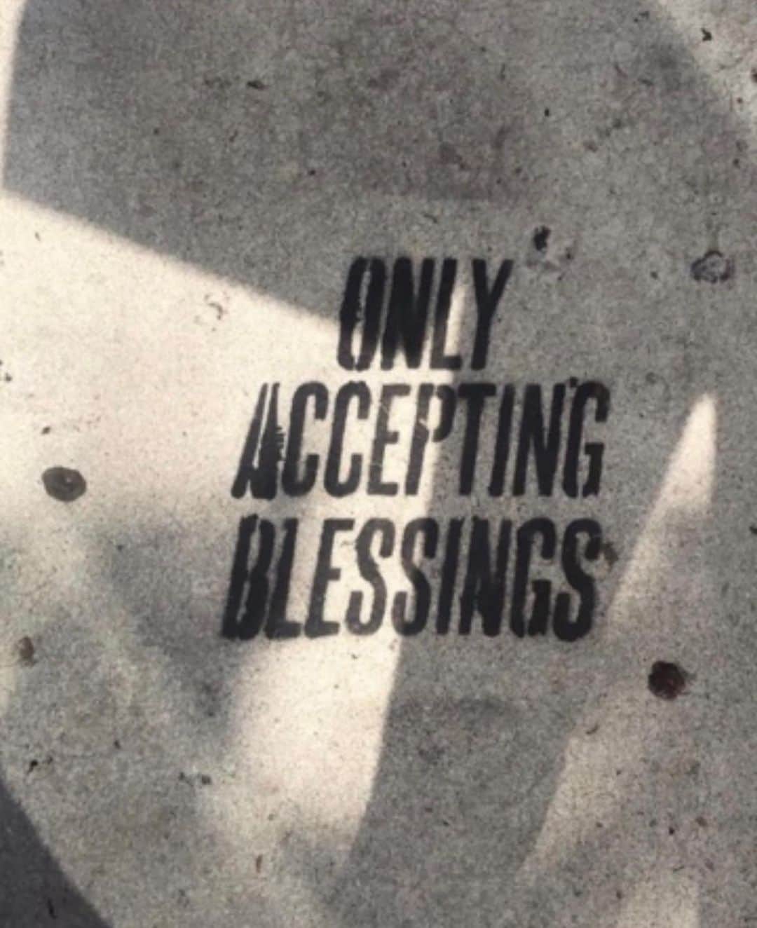 ネイト・ロビンソンのインスタグラム：「Dark times right now , I’m only accepting blessings 🙏🏾」