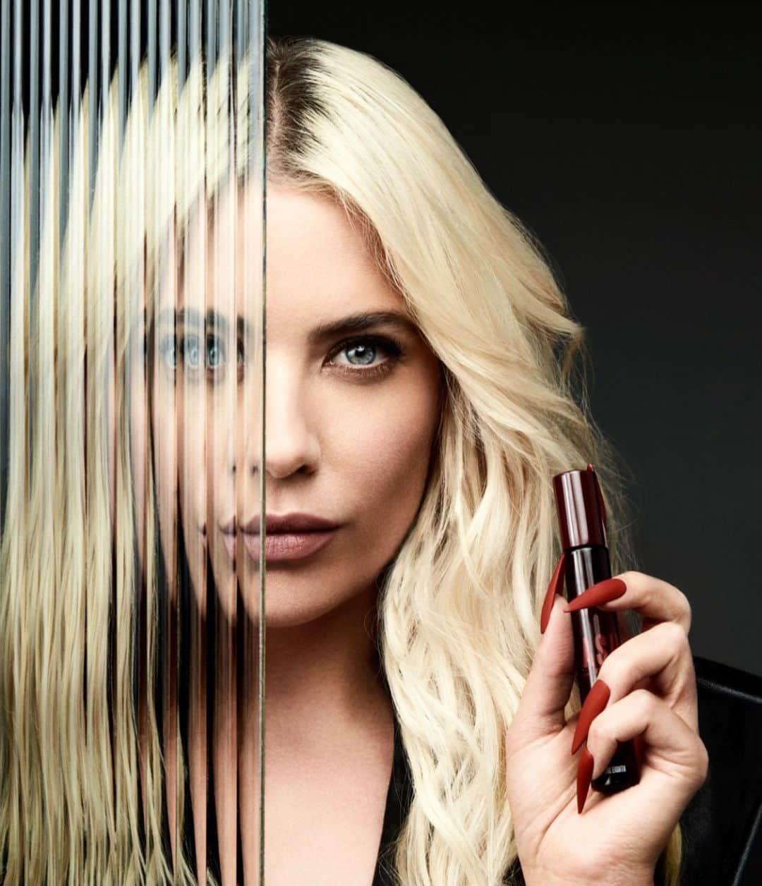 アシュレイ・ベンソンのインスタグラム：「My travel size fragrances are a MUST whenever I leave the house…. #ashbyashleybenson」