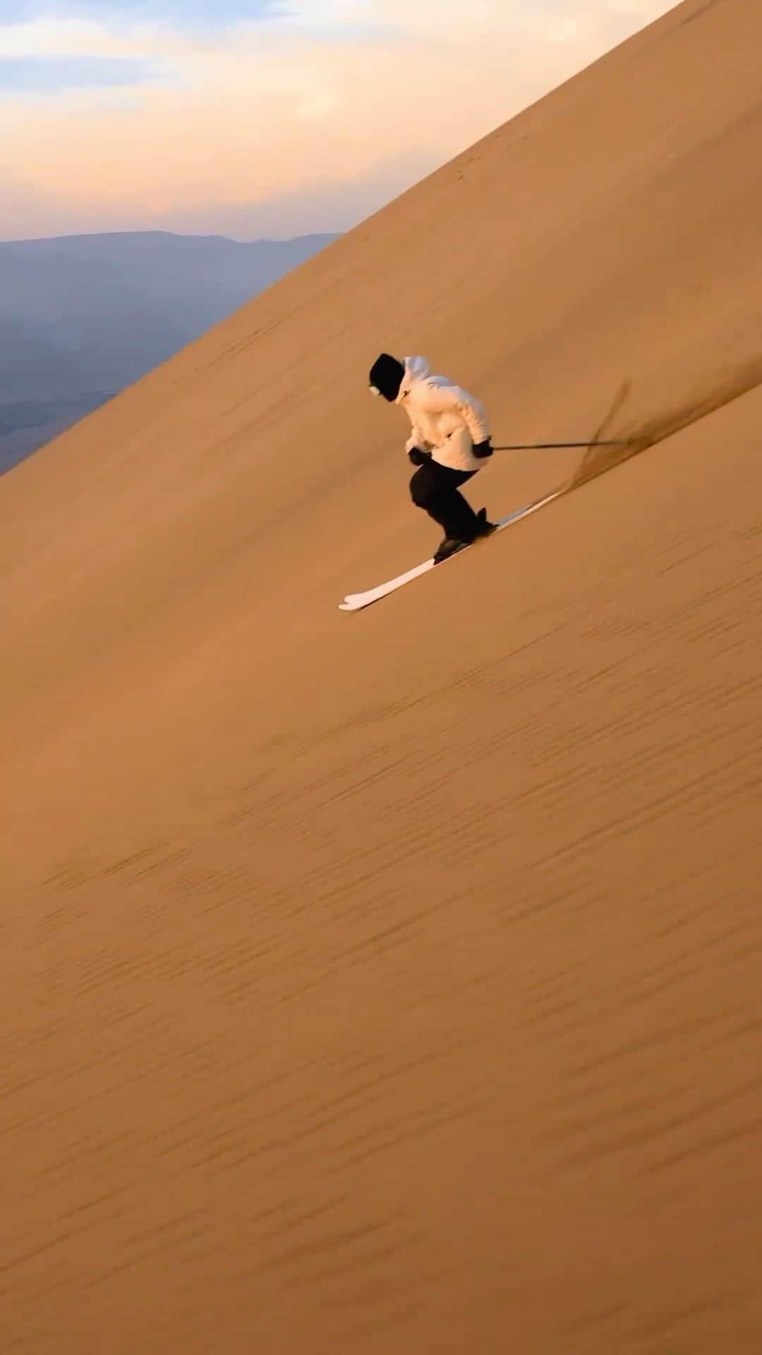 PicLab™ Sayingsのインスタグラム：「Sand or snow, we'll take a run either way. ⛷️ Epic video by @candidethovex and @azizbenkrich!」