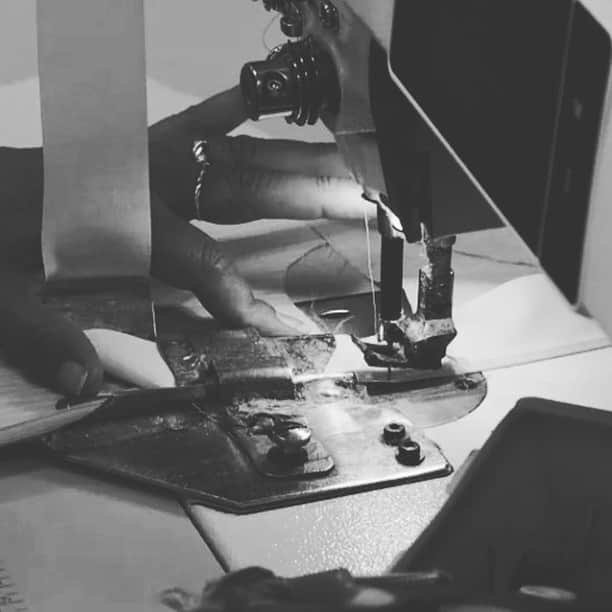 インディビジュアライズド シャツのインスタグラム：「Made proudly in the America since 1961. Authentic tailor-made shirts.   #individualizedshirts  #americantraditional  #madeinusa #fashionstyle」