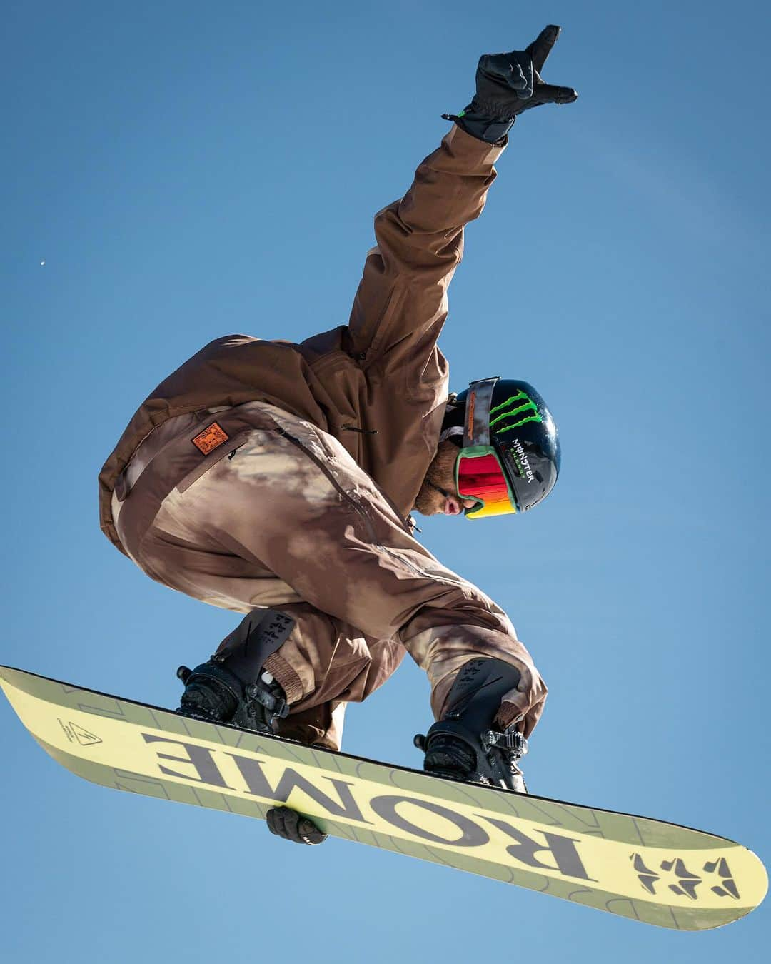 ステール・サンドベックさんのインスタグラム写真 - (ステール・サンドベックInstagram)「I don’t know why, but this tweak always brings out the 🦆 Face😂  📷: @jerm_worldwide  #snowboarding #saasfee」10月9日 2時58分 - stalesandbech