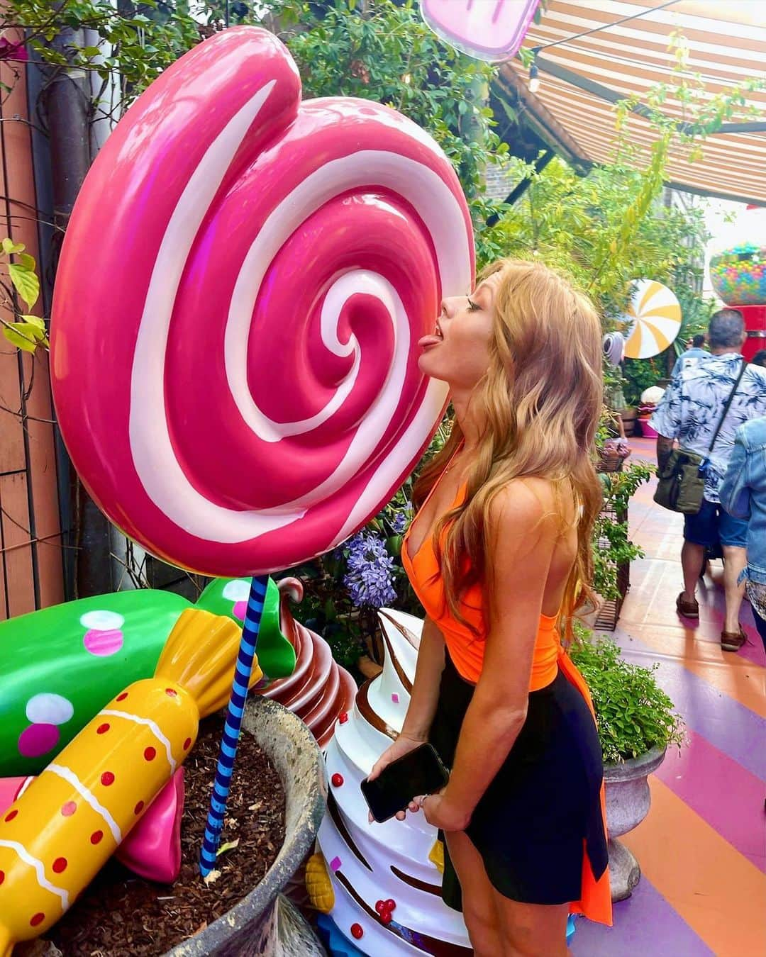 キャサリン・マクナマラのインスタグラム：「Gimme some sugar: Australia pt. 2 🍭😋🍬 #sweettooth #Candyland」