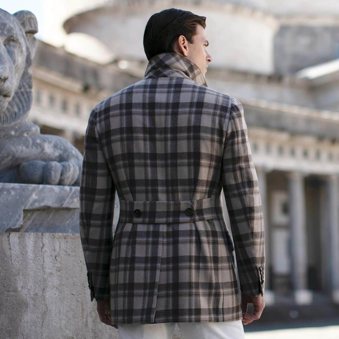 チェザーレ アットリーニさんのインスタグラム写真 - (チェザーレ アットリーニInstagram)「A Autumn Sunday afternoon, discovering the wonderful Piazza del Plebiscito in Naples.  Find out more about this story in our web site (link in bio)  #CesareAttolini  #CesareAttoliniNapoli #Attolini #TimelessElegance #Timeless #SartoriaAttolini」10月9日 3時12分 - cesareattolininapoli