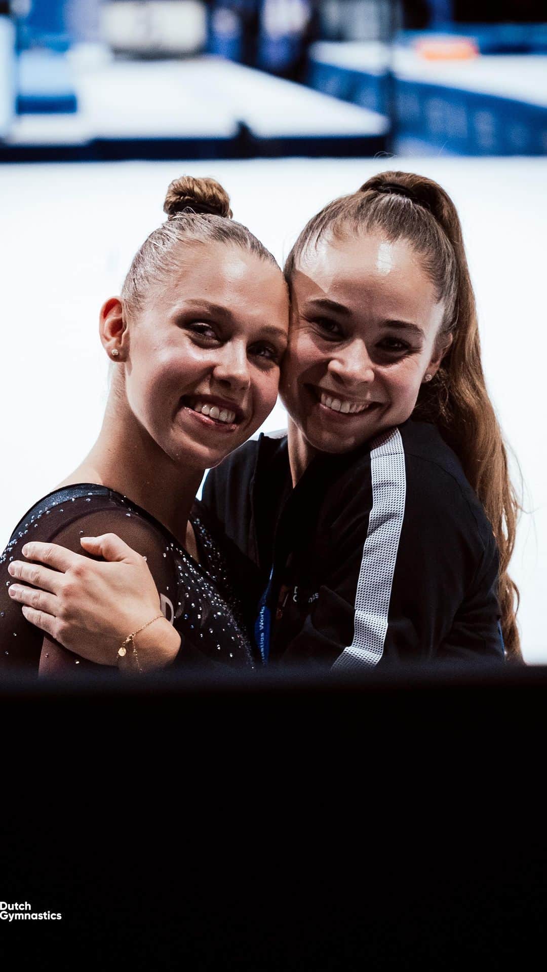 エイトォーラ・トールズドッティルのインスタグラム：「ENDING OF A GREAT WORLD CHAMPIONSHIPS WHICH MEANS ENDING OF OUR ANTWERP DANCE VIDEO’S✨😎」