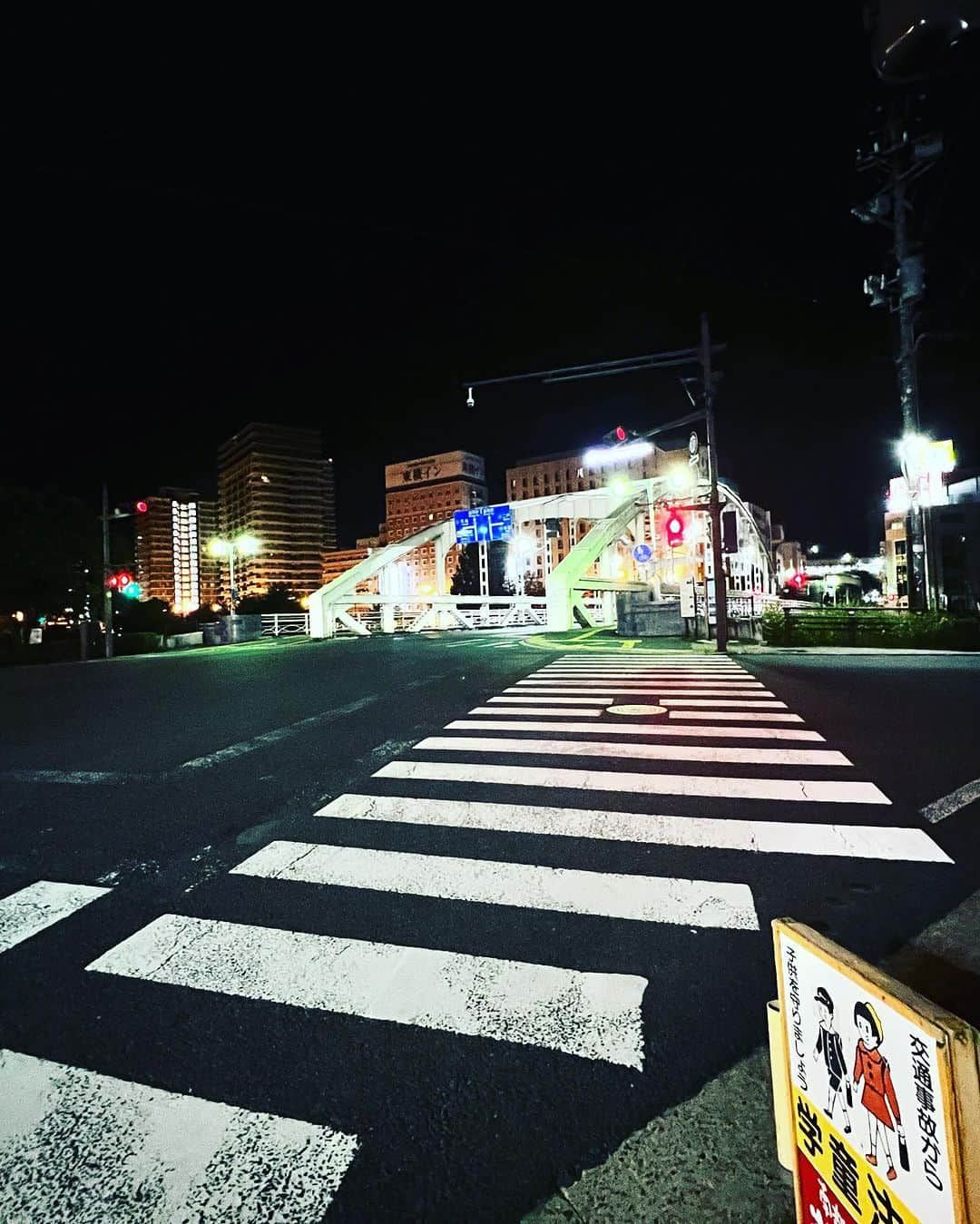 神谷洵平さんのインスタグラム写真 - (神谷洵平Instagram)「最近会う人にはちょいちょい話しているのですが、トーテムポールが好きなんです。理由はわかりません。 今日は念願叶って2ショットが撮れました😌 あと紛れもなく岩手が好きな街だった。空気感。 叶うのであればいつか住みたい場所No1。 またゆっくり旅行にも来たいです。  No 2 熊本 No 3 金沢  #トーテムポール愛好会」10月9日 3時07分 - junpeikamiya