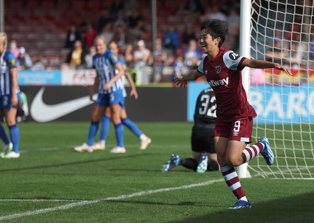 植木理子のインスタグラム：「West Ham first win & first goal !   Keep going ⚒」