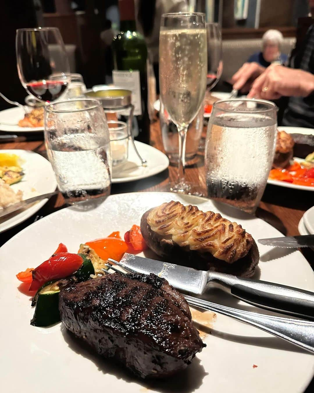 Lauren Riihimakiさんのインスタグラム写真 - (Lauren RiihimakiInstagram)「canada recap 🇨🇦   (jeremy 🤝🏼 chicken cutlets)」10月9日 3時42分 - laurdiy