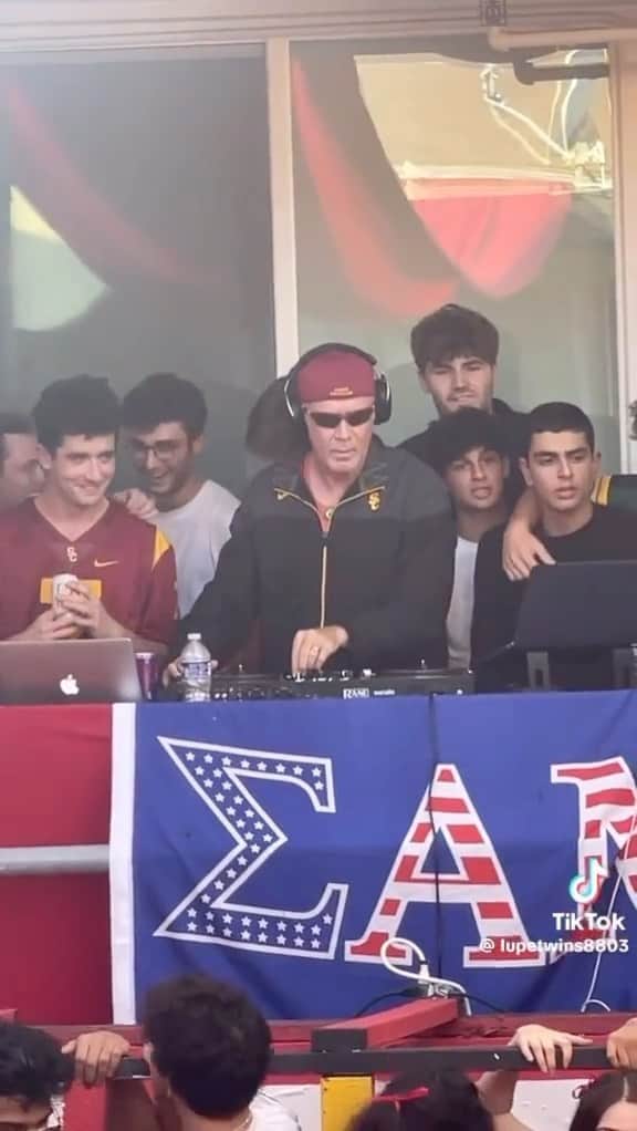 スヌープ・ドッグのインスタグラム：「USC bac on dj willz of steel」