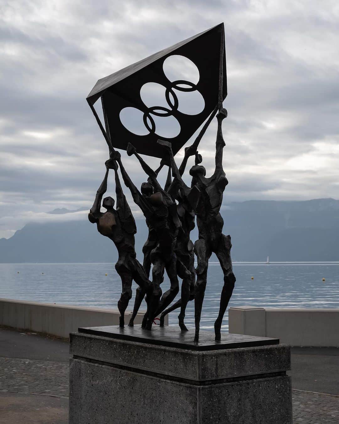 アレックス・シブタニのインスタグラム：「Lausanne, the Olympic Capital. The International Olympic Committee was originally based in Paris, until Pierre de Coubertin moved it to the shores of Lake Geneva in 1915.   These photos were taken on September 29th, 300 days before the Opening Ceremony of the 2024 Summer Games in Paris.   @olympics  #lausanne #switzerland #olympics #olympicgames #paris2024 #leica #leicacamera #leicam10r #shotsbyshibs」