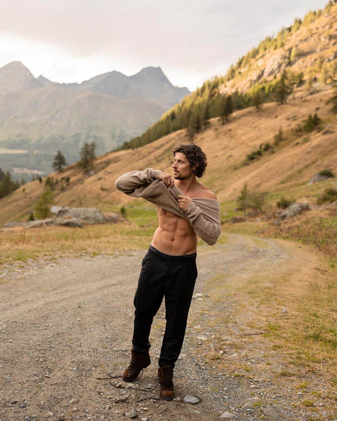 WOUTER PEELENさんのインスタグラム写真 - (WOUTER PEELENInstagram)「⛰️ 🐐 shot by @eleonoraproietti」10月9日 4時03分 - wouterpeelen1