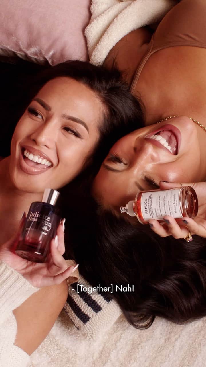セフォラのインスタグラム：「Fuzzy blanket: on. Warm beverage: in hand. Cozy scent: secured. Get into these fall vibes with @makememaldonado and @carlacassandra.   @the7virtues @maisonmargielafragrances @juliettehasagun」