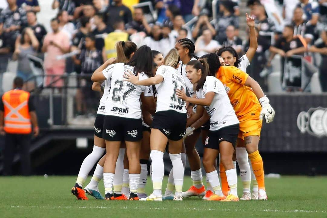 コリンチャンスさんのインスタグラム写真 - (コリンチャンスInstagram)「A segunda-feira será de Brabas em campo pela CONMEBOL Libertadores! ⚽️  O Timão enfrenta o Always Ready (🇧🇴), às 19h30 (horário de Brasília), no estádio Metropolitano de Techo!   📸 @rodrigogazzanel   #RespeitaAsMinas #VaiCorinthians」10月9日 4時00分 - corinthians