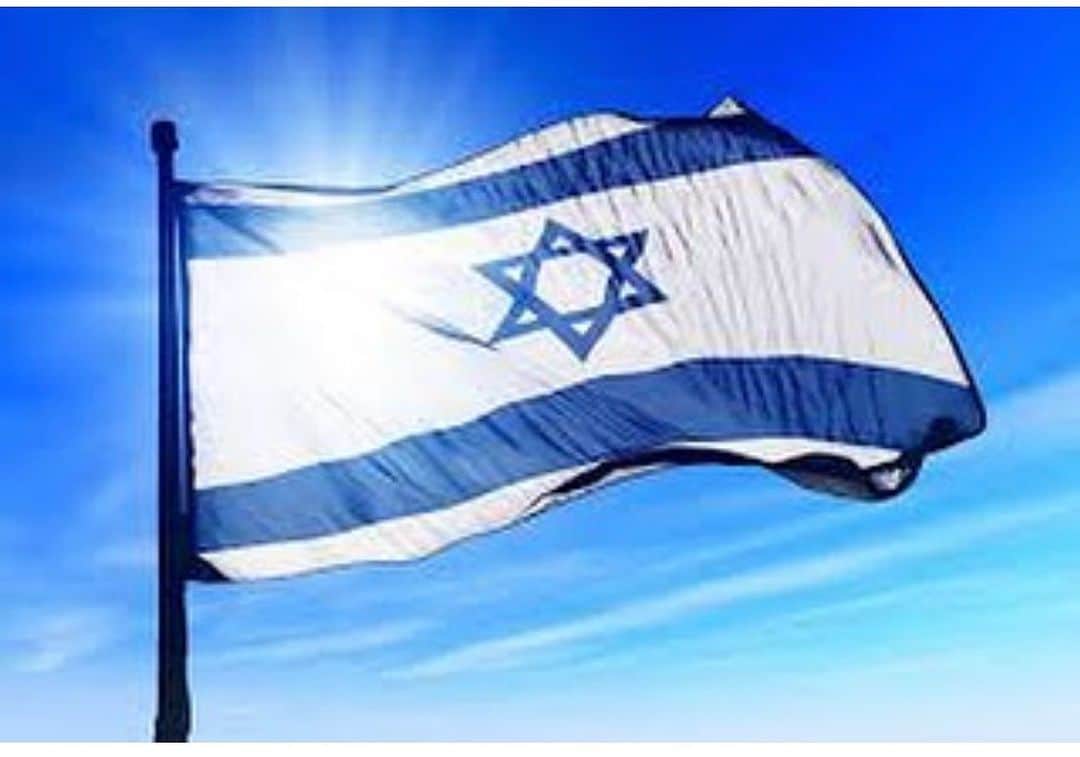 エリクソンビーモンのインスタグラム：「We stand with #israel r.i.p. Our brothers and sisters our heart💙🦋 is in #israel 🇮🇱✡️」