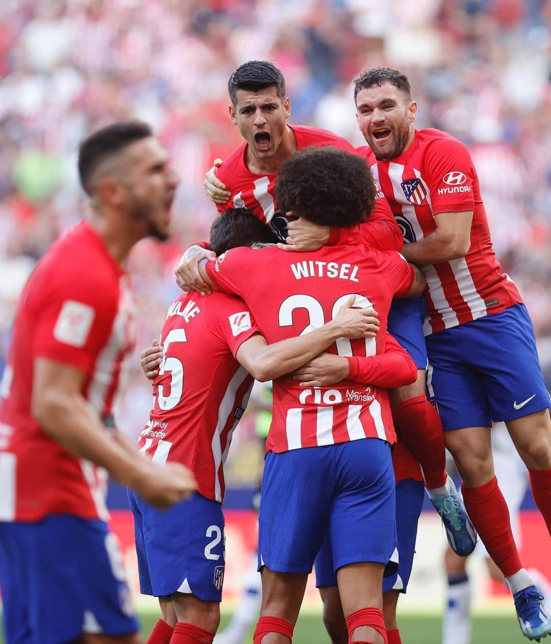 アクセル・ヴィツェルのインスタグラム：「+3️⃣ ¡Vamos Atleti! 🔴⚪️」