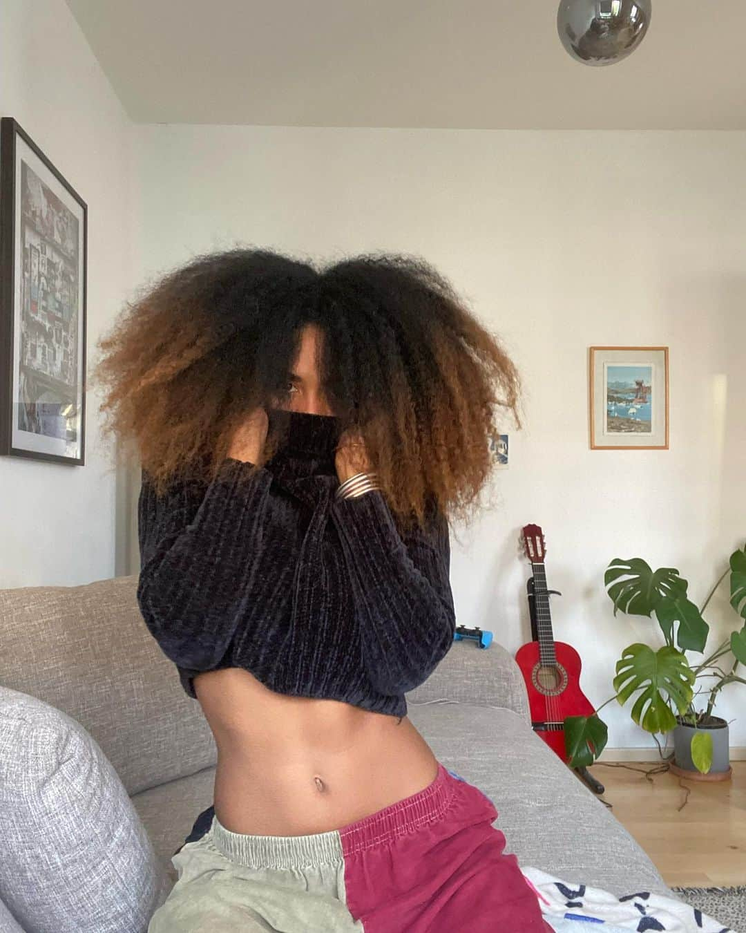 Herizen Guardiolaのインスタグラム：「Freed my hair from the braids!  Having a crown appreciation day🦁♥️ The feeling of taking my hair out is comparable to taking off your bra after a long ass day! Good lord I feel free 😂😮‍💨」