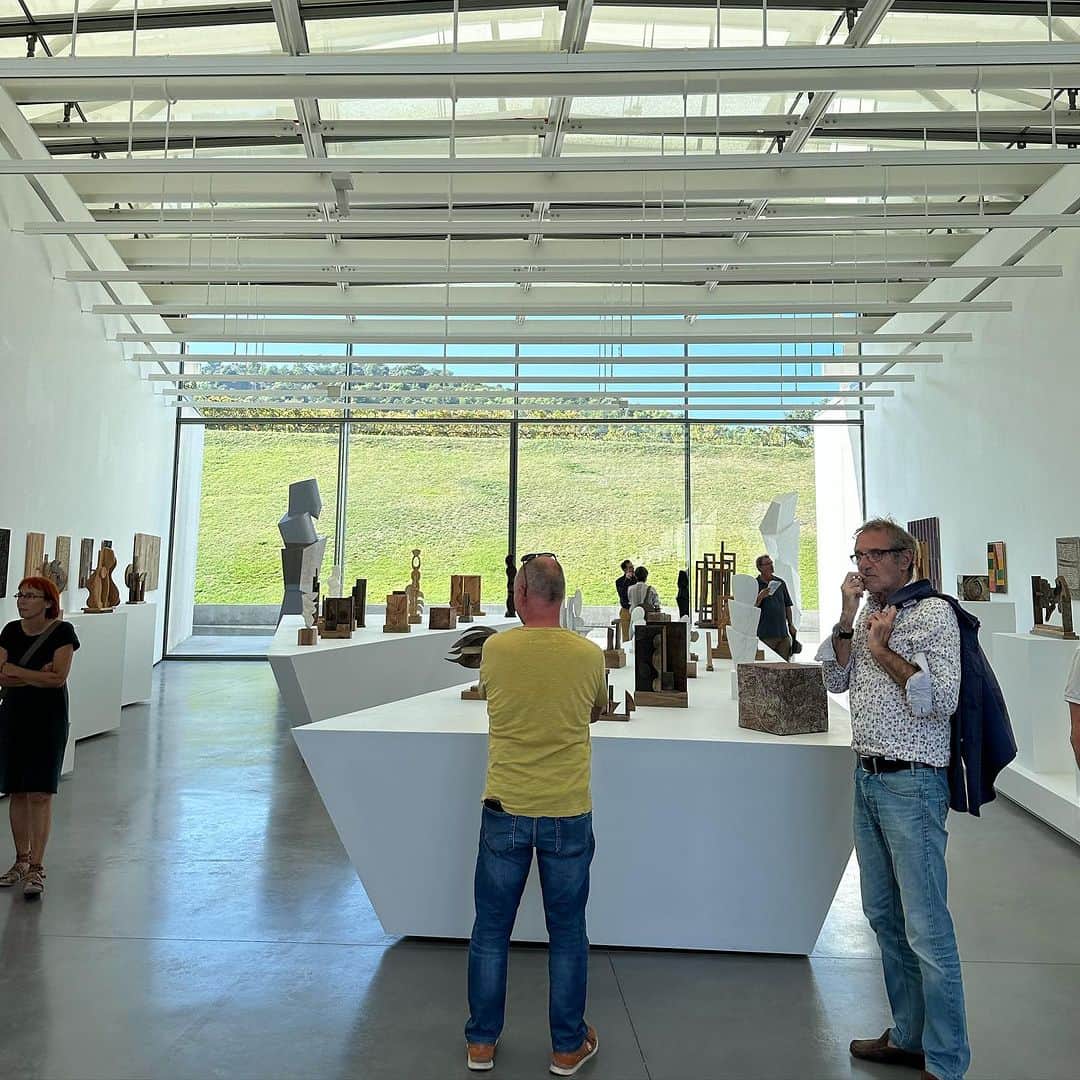 松山智一さんのインスタグラム写真 - (松山智一Instagram)「Exceptional 3 days deep dive into @chateaulacoste   Thank you Paddy and Yoshii san for the invitation  @yoshiigallery #PaddyMckillen」10月9日 4時26分 - tomokazumatsuyama