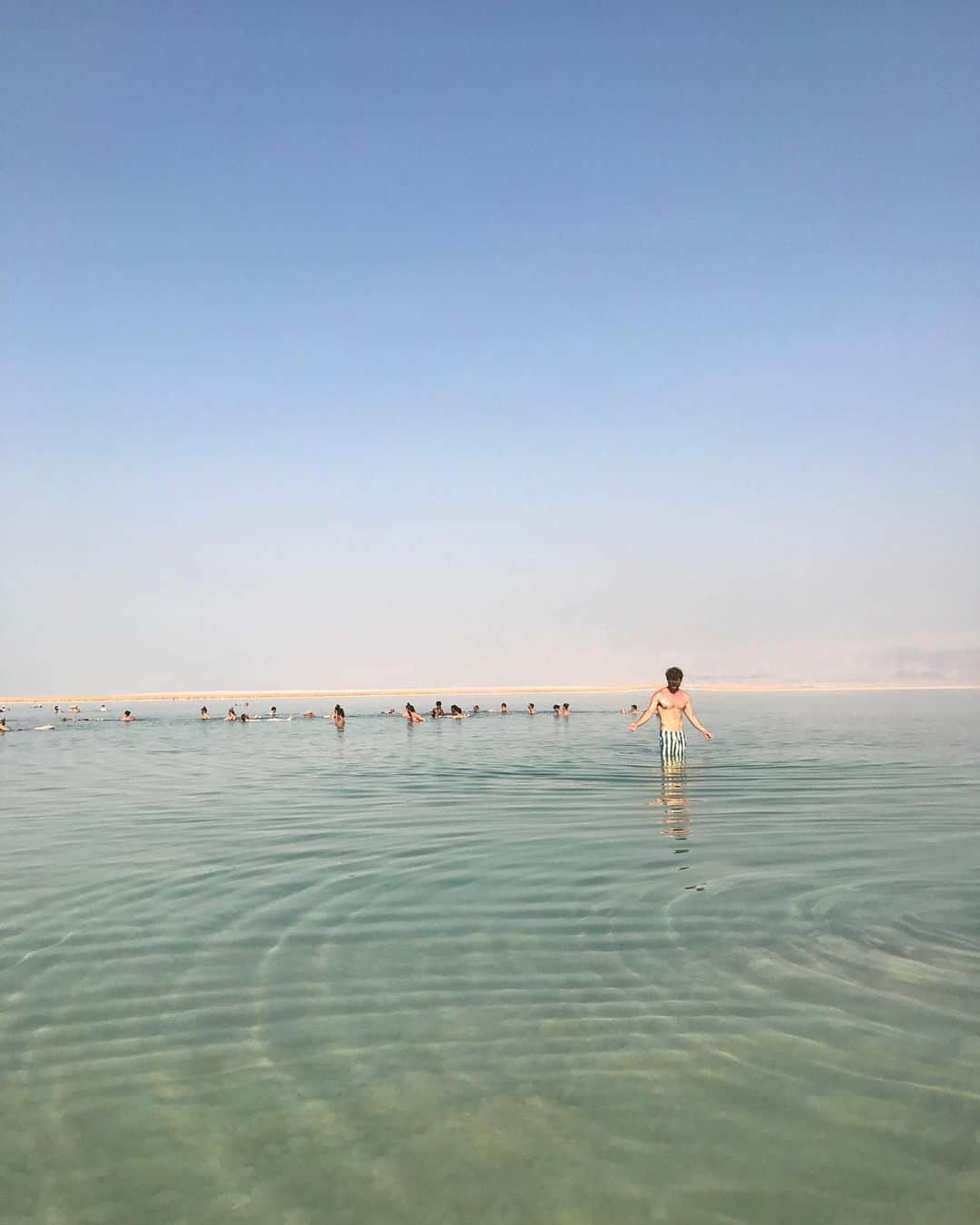 ティモウェイランドのインスタグラム：「💔 My heart hurts today for this place & its people that I love so much.🙏🏼」