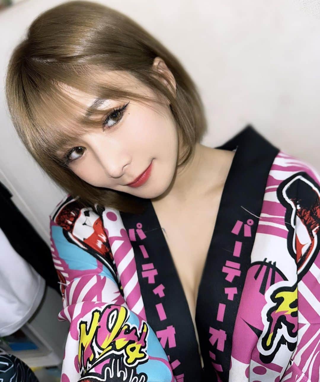 NANAのインスタグラム：「ショート1周間で飽きちゃった🧟 ダイエットは2日で終わった💤」