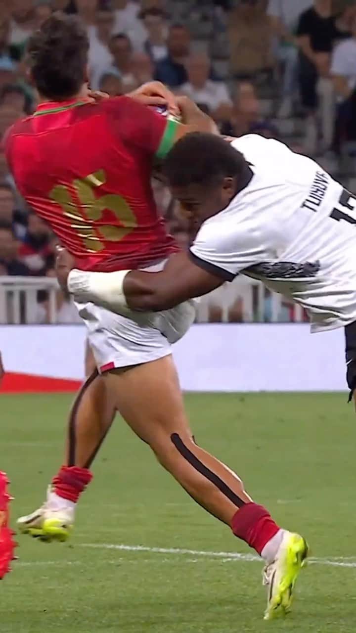 のインスタグラム：「ワンプレーで流れを変える、強烈なタックル🇫🇯🔥👊  #ラグビーワールドカップ2023 #RWC2023 | #FIJvPOR」
