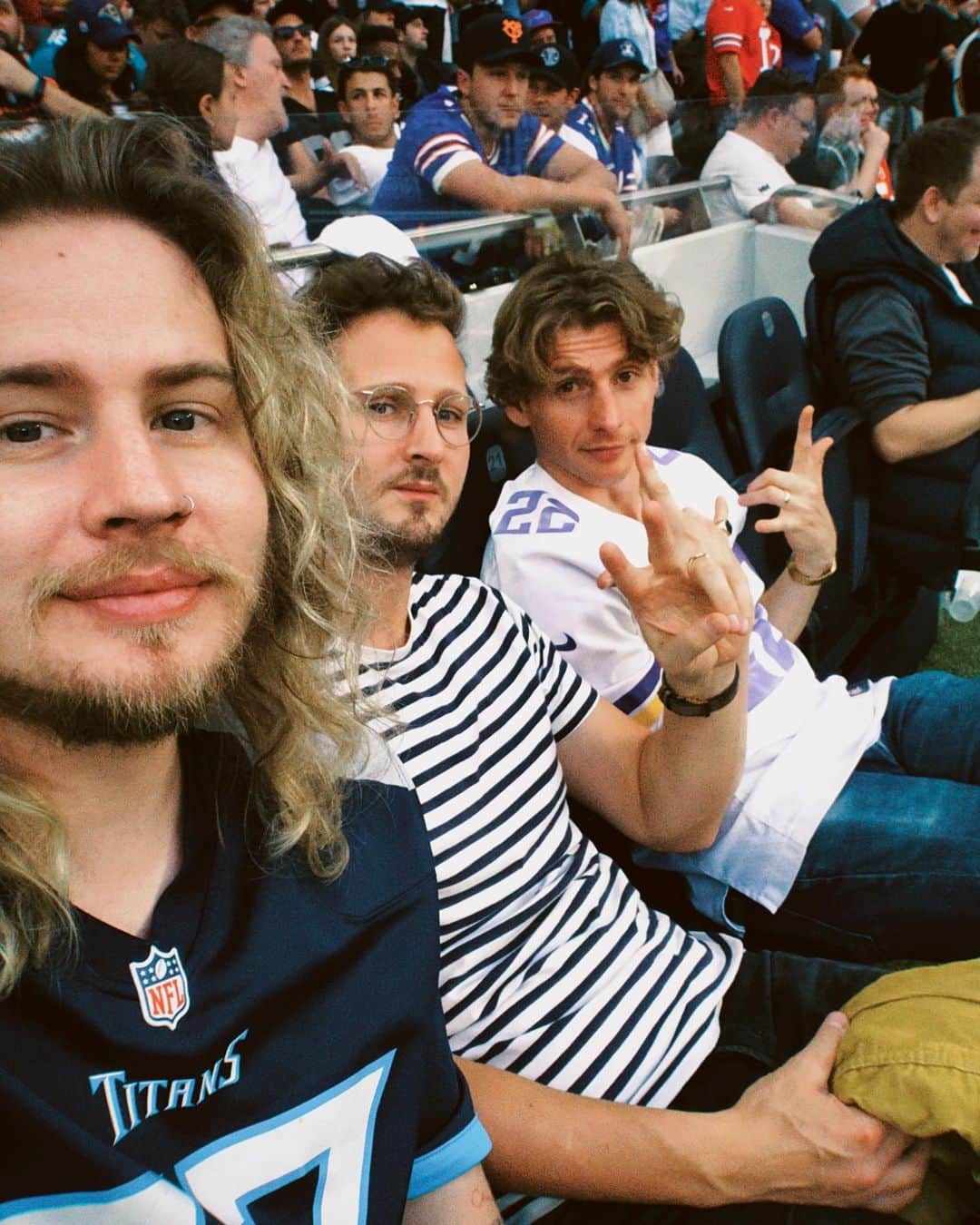 サーカ・ウェーヴスのインスタグラム：「What an amazing day watching @nfl at @spursofficial stadium  As you can tell from the videos a lot of fun was had🔥  @nfluk thank you for having us, you legends!」