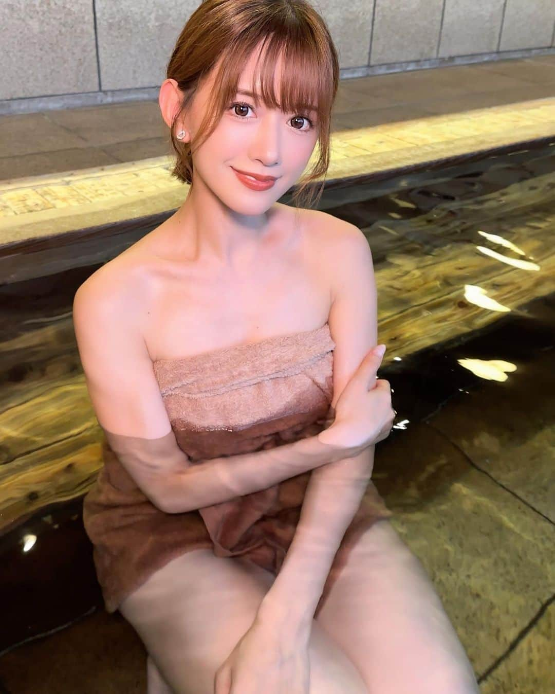 希島あいりのインスタグラム：「起きたらおはようといいねして🤎」