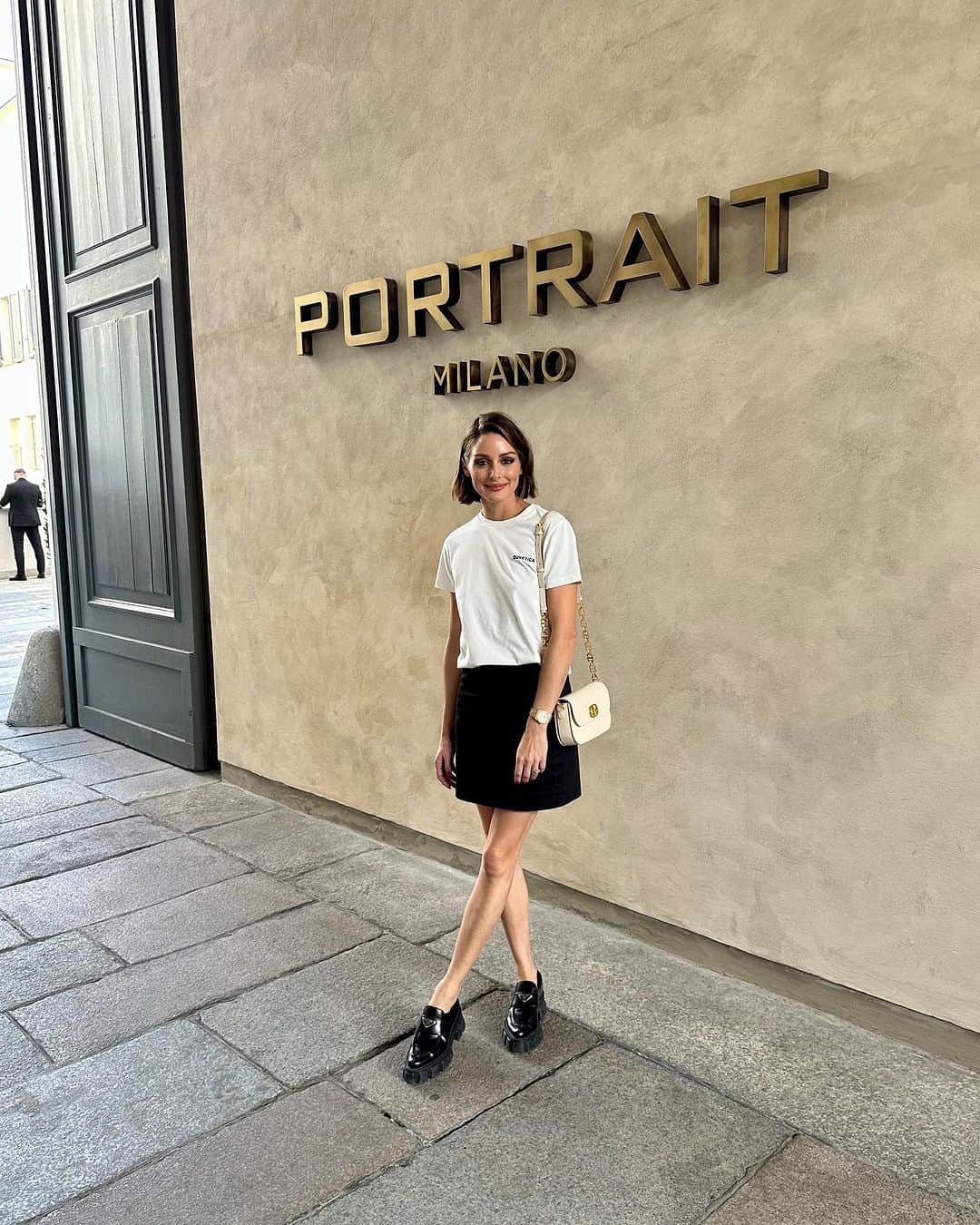 オリヴィア・パレルモのインスタグラム：「✨A portrait 🖼️in front of the Portrait in 📸portrait mode 😂 absolutely loved my stay here 🩷💕 @portraitmilano」