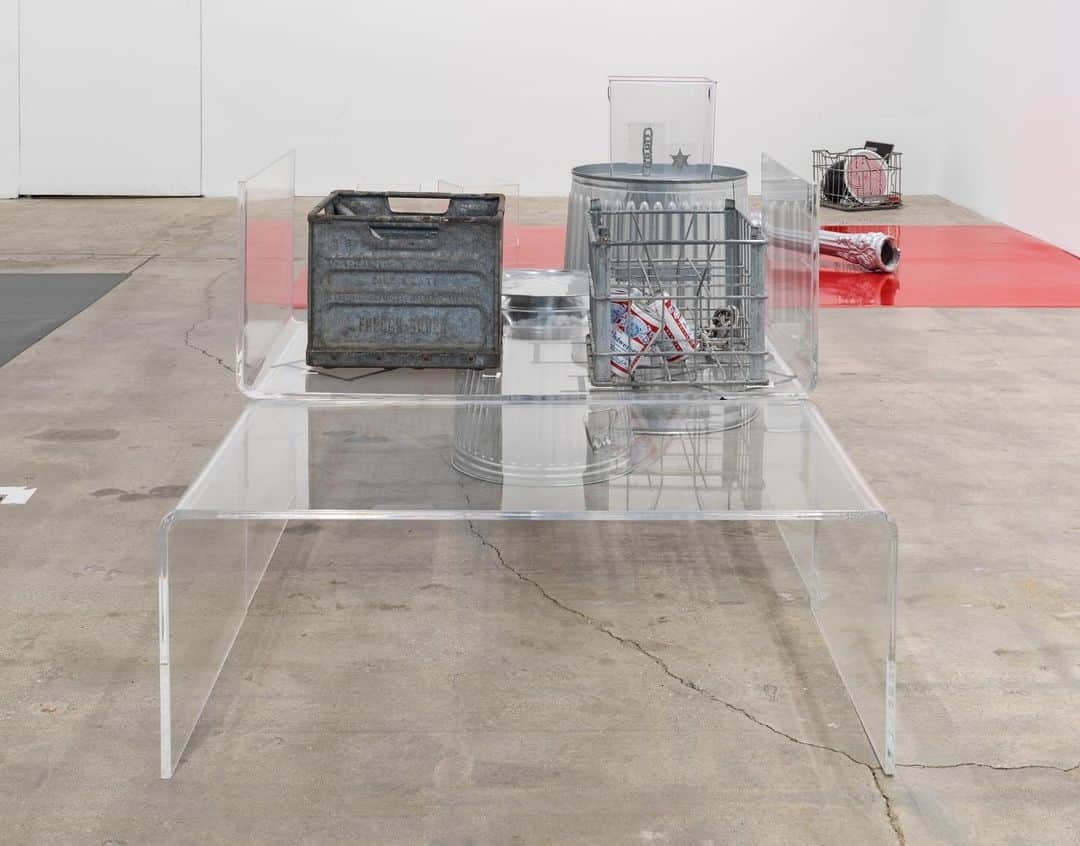 のインスタグラム：「An exhibition of new sculptures by Cady Noland is on view at Gagosian, Park & 75, New York, through October 21. __________ #CadyNoland #Gagosian Installation views, "Cady Noland," Gagosian, Park & 75, New York, September 12–October 21, 2023. Artwork © Cady Noland. Photos: Adam Reich」