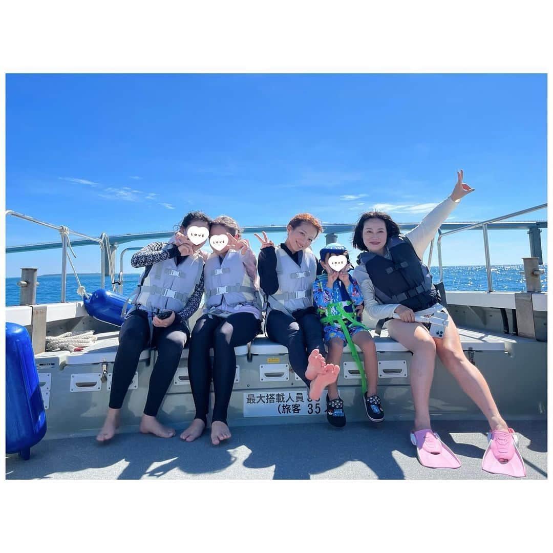 辻希美さんのインスタグラム写真 - (辻希美Instagram)「昨日はシュノーケリング🤿行きまして…ウミガメ🐢に出会えた🏝️💕💕✨" コアも初ウミガメ🐢❤️  セイとパパはダイビング🤿へ✨ 5枚目…☺️ すげぇ🤿💕💕✨"」10月9日 16時09分 - tsujinozomi_official