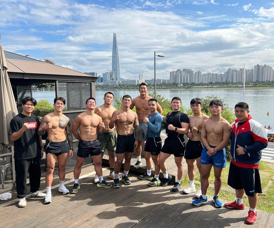 キム・ドンヒョンのインスタグラム：「하바스 야유회 + 하바스선수단 10km 마라톤 대회🔥🏃🏻‍♂️🚀 #하바스mma #압구정하바스 #하바스선수단 #하바스다이어트스쿨 #10kmRUN  @havas_mma  @havas_gym  @havas_seoul」