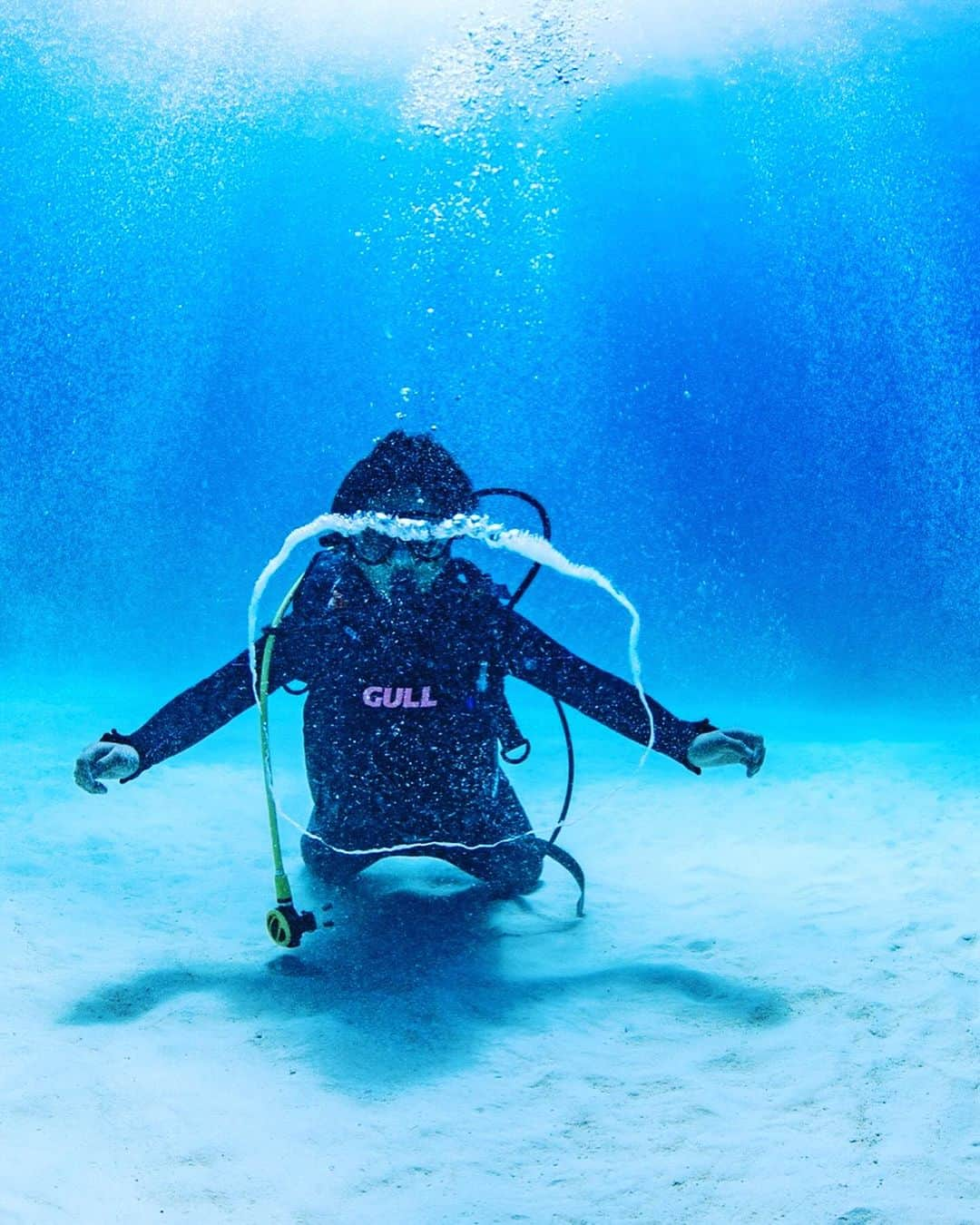 杉浦太陽さんのインスタグラム写真 - (杉浦太陽Instagram)「宮古島での親子ダイビング🤿  セイアがバブルリング🫧上手すぎ！  @sugiurataiyou_official  #宮古島 #親子ダイビング #最高の親子時間 #また潜ろう！」10月9日 16時18分 - sugiurataiyou_official