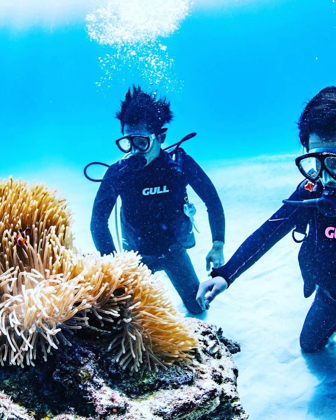 杉浦太陽さんのインスタグラム写真 - (杉浦太陽Instagram)「宮古島での親子ダイビング🤿  セイアがバブルリング🫧上手すぎ！  @sugiurataiyou_official  #宮古島 #親子ダイビング #最高の親子時間 #また潜ろう！」10月9日 16時18分 - sugiurataiyou_official