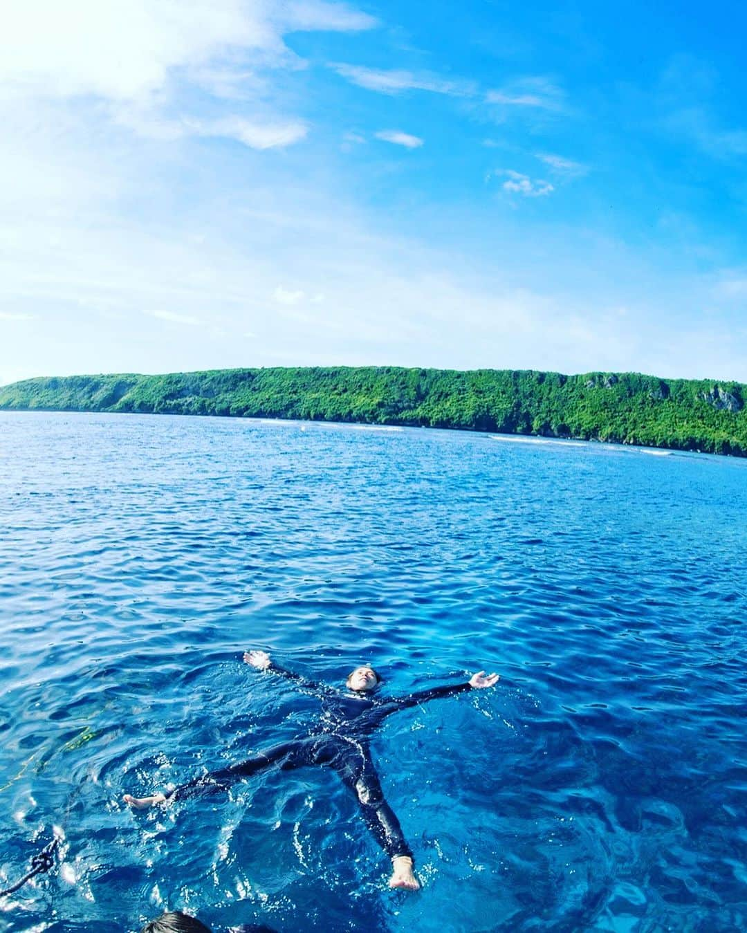 杉浦太陽さんのインスタグラム写真 - (杉浦太陽Instagram)「宮古島での親子ダイビング🤿  セイアがバブルリング🫧上手すぎ！  @sugiurataiyou_official  #宮古島 #親子ダイビング #最高の親子時間 #また潜ろう！」10月9日 16時18分 - sugiurataiyou_official