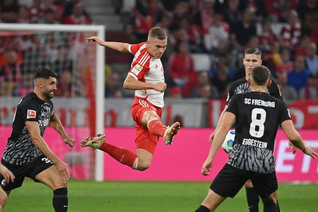 ジョシュア・キミッヒのインスタグラム：「Gewonnen und weiter gehts beim DFB! #hüpfen #undweitergehts #believeinyourself 👉🏽😮 🤹🏽‍♂️」