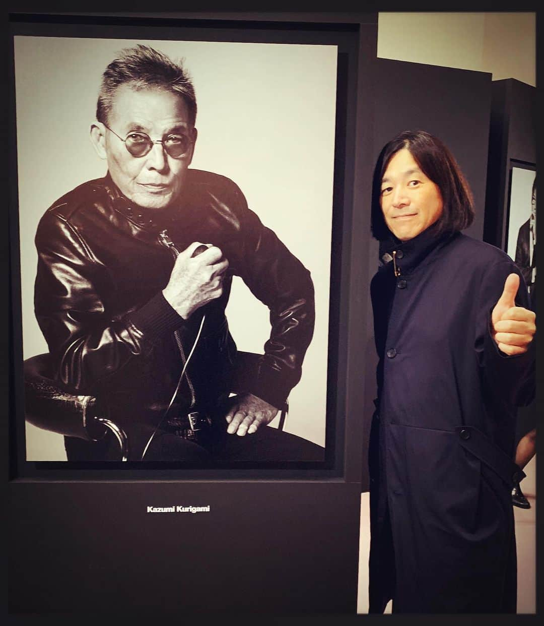 祐真朋樹さんのインスタグラム写真 - (祐真朋樹Instagram)「繰上和美さんの写真展『50,50 FIFTY GENTLEMEN OF EYEVAN』を見に、 青山スパイラルガーデンへ 行って来ました。地下鉄で行くと、表参道駅は繰上さんが撮影した写真でジャックされていました。  @kuri1936.official  @eyevan_official #繰上和美 #横尾忠則  #高橋幸宏  #中田英寿  #市川染五郎 #尾上右近 #miyaviishihara  #岡藤正広 #スパイラルガーデン」10月9日 16時24分 - stsukezane