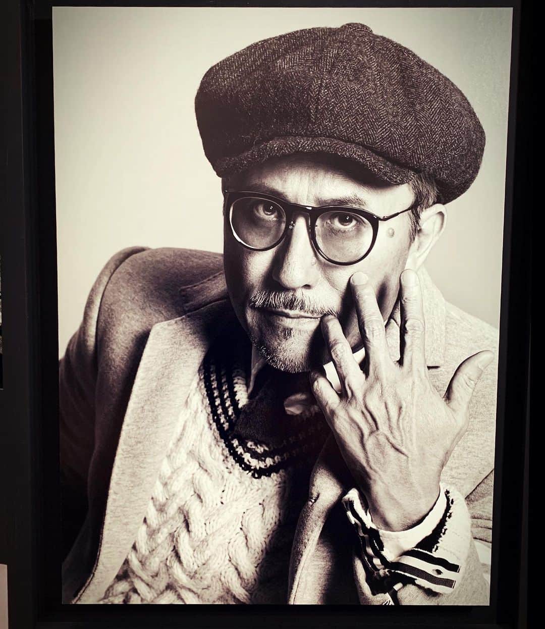 祐真朋樹さんのインスタグラム写真 - (祐真朋樹Instagram)「繰上和美さんの写真展『50,50 FIFTY GENTLEMEN OF EYEVAN』を見に、 青山スパイラルガーデンへ 行って来ました。地下鉄で行くと、表参道駅は繰上さんが撮影した写真でジャックされていました。  @kuri1936.official  @eyevan_official #繰上和美 #横尾忠則  #高橋幸宏  #中田英寿  #市川染五郎 #尾上右近 #miyaviishihara  #岡藤正広 #スパイラルガーデン」10月9日 16時24分 - stsukezane