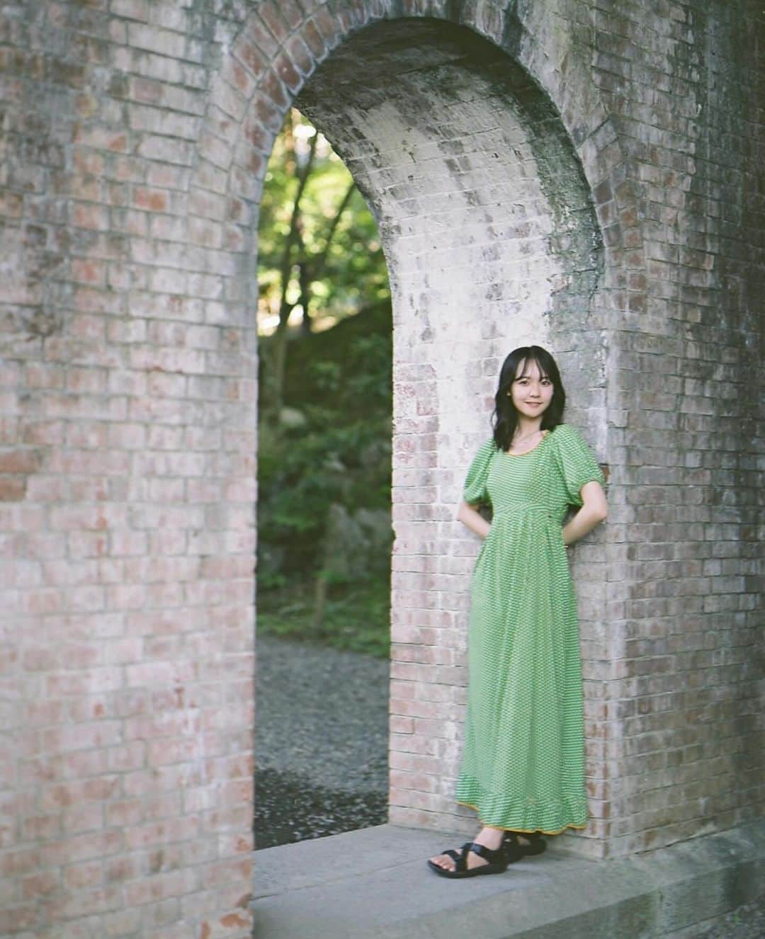 Masaさんのインスタグラム写真 - (MasaInstagram)「.  ▶︎▶︎▶︎ Swipe  All：Pentax6x7  Super Takumar 105mm F2.4 #pro400h   急に涼しくなったけど、8、9月はたくさん写真撮ったので、まだまだ半袖写真が続きます😌  撮影日 : 2023年9月16日  #まさペン#エビプリ #pentax6x7 #pentax67 #バケペン #中判フィルム #film #filmcamera #filmphotography #フィルム #フィルムカメラ#フィルム写真 #igersjp #portrait #ポートレート #filmisnotdead #京都 #kyoto #南禅寺  #南禅寺水路閣  #蹴上インクライン」10月10日 7時30分 - masa_nikonist