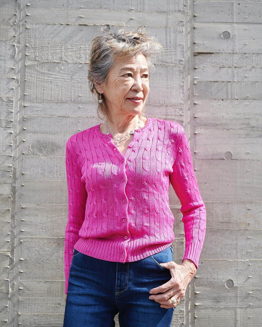 HARUKO（真木明子）のインスタグラム：「母上様🎂 80歳のお誕生日おめでとう  ジージーとバーバーは 憧れの夫婦で 理想の夫婦で それが故に寂しかったりしたくらい羨ましい夫婦で ずっとセットだったから ジージーがいないお誕生日は寂しいね😔  バーバは強くて美しくて センスも良くて ちゃんとしてて  私はバーバの子供👶で本当によかったよ❤️  これからも みんなでたくさん 楽しいことしようね😊  #happybirthday  #happybirthdaymymom  #80歳 #母と娘 #motheranddaughter」