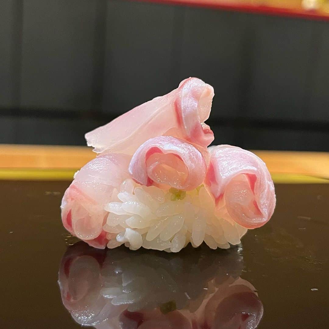のインスタグラム：「For reservation: 099.606.0013 Or Line ID 027126639  #sushikanda #sushi #japanesecuisine #sashimi #foodporn #aroi #aroiibkk #ginraidee #paigingun #wongnai #edtguide #bkkmenu #starvingtime #寿司神田 #寿司スタグラム #鮨 #寿司 #すし #バンコク寿司 #銀座グルメ #赤酢 #横井醸造」