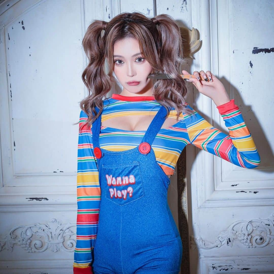 ドレスショップTIKA公式さんのインスタグラム写真 - (ドレスショップTIKA公式Instagram)「Hi I'm Chucky,wanna play? 映画『チャイルドプレイ』の チャッキーレディースコスプレが登場⭐️✨ バスト部分が切り抜かれたちょいエロデザイン❤️ 周りの視線を集めること間違いなし😘💓  *:.｡. 👿*:.｡. 🎃*:.｡. 👿*:.｡. 🎃*:.｡. 👿*:.｡.  #せいせい#田向星華 #今どき#コスプレ#コスプレ美人#コスプレギャル#コスプレ美女#ハロウィンコスプレ#ホラー#お目立ち#cosplay#horror#character#charactercosplay#horrorcosplay#halloween#halloweencosplay#halloweengirl#halloweengyal#halloweenmodel#tika#ティカ#コスプレはtika#コスプレ通販」10月9日 16時46分 - dress_tika