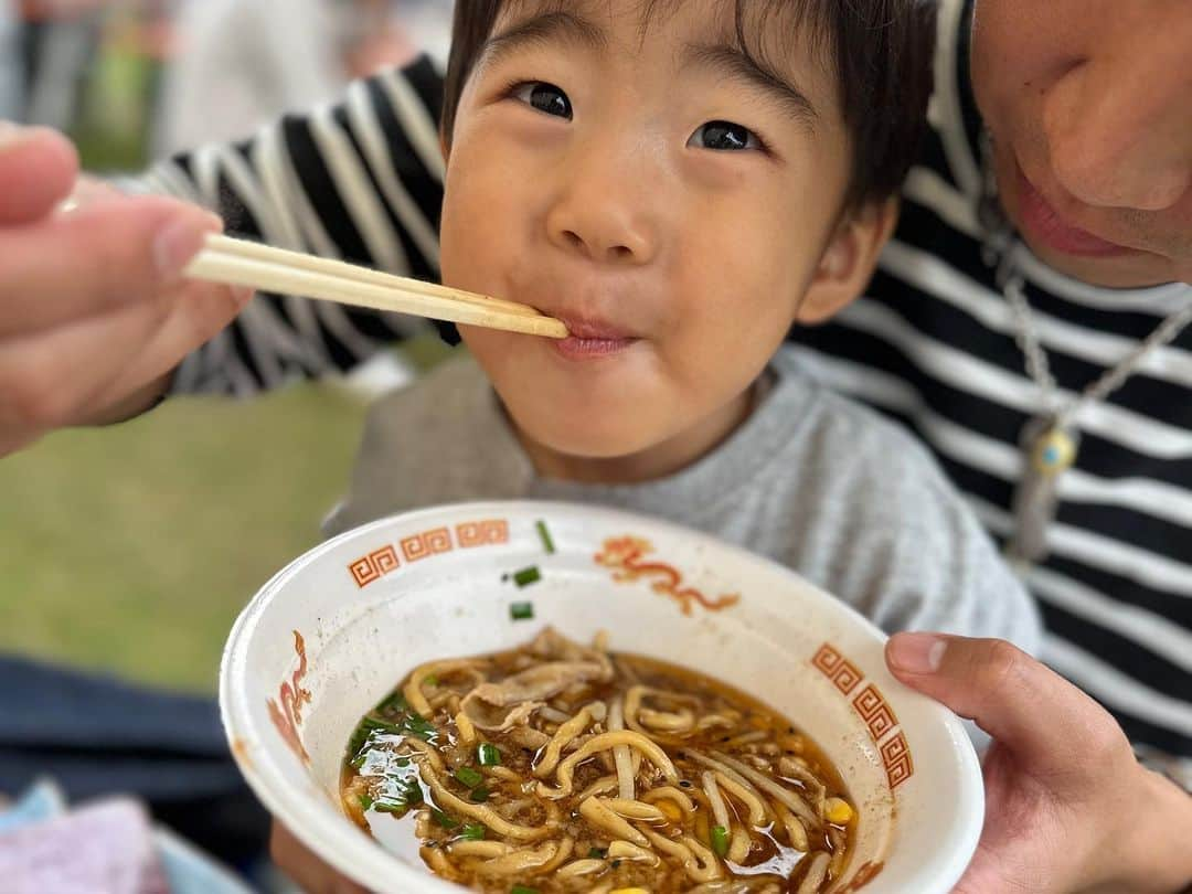 林藍菜さんのインスタグラム写真 - (林藍菜Instagram)「プライベートでもガッツリ楽しみましたっ！  中華そば 髙野 ラーメン 鷹の目 札幌ラーメン 耀風 本家第一旭 東京スタイルみそらーめん ど・みそ  さすがSUSURUさんセレクトの味。 どれを食べても美味しかった！  ラーメン好きの長男は、 乳歯が抜けるくらい美味しかったそう。笑  市区町村のラーメン店舗数ランキングは、 富山市がなんと1位！ 2位の福岡市、3位新宿区をおさえての1位ってすごい。  それにしても、すごい人だった！ またぜひ富山にいらしてくださいね。 3日間ありがとうございました。 ごっそれい！  「SUSURUラーメンフェス富山  supported by サントリーからだを想うオールフリー」 @susuru_ramenfes  @susuru_tv  thank you.  #susuru_tv #ラーメンフェス #初開催 #富山ラーメン #ずるずるず #厳選ラーメン #富山市 #ラーメン大好き富山県民　　#SUSURUラーメンフェス」10月9日 17時01分 - hayashi_aina