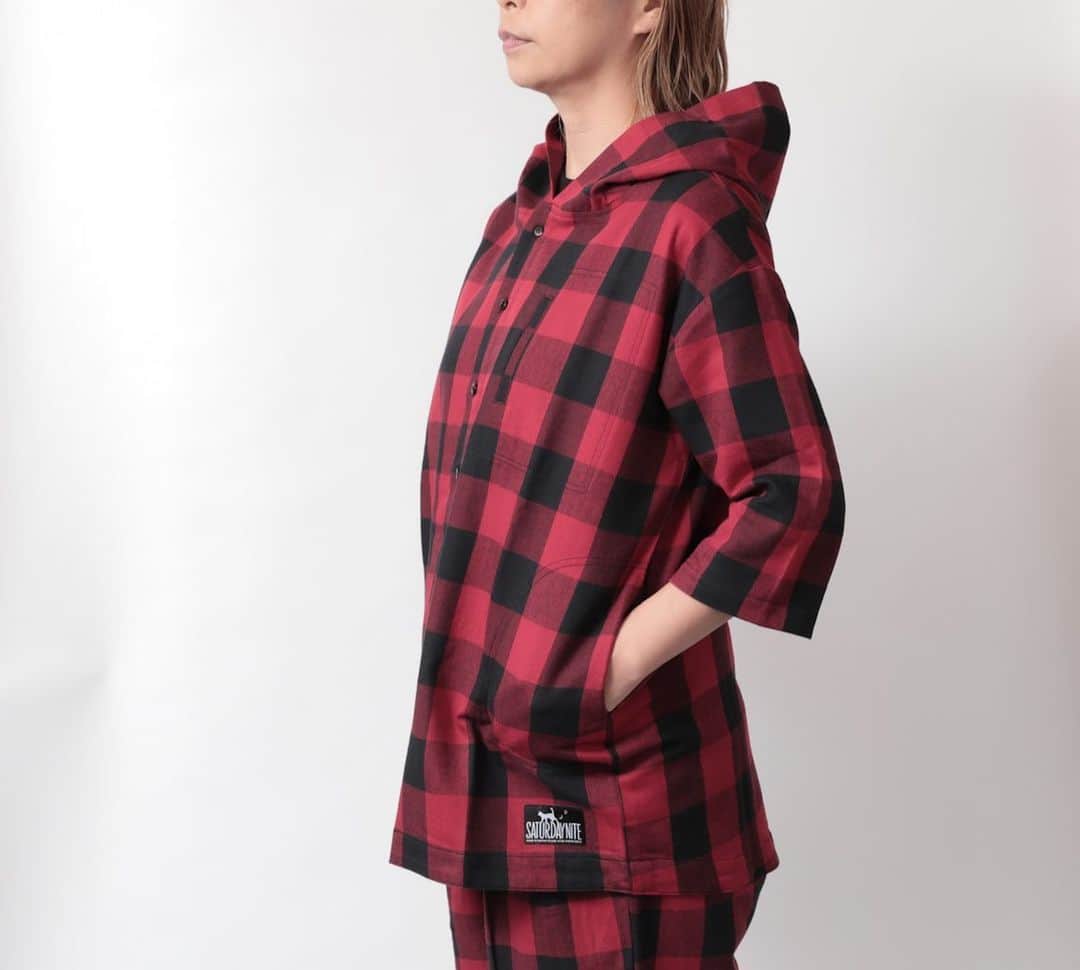 白鳥雪之丞さんのインスタグラム写真 - (白鳥雪之丞Instagram)「SATURDAY NiTE-BLOCK CHECK HOOD SHIRTS ¥22.000(tax in)  全6色、2サイズ展開、上質な生地を使用、着心地も良く、シャツブルゾンとして使って頂ける仕様です  店頭、official webshopにてオーダー受付中ですので宜しくお願い致します!!  https://tears-of-swan.shop-pro.jp/?pid=177450091 (10月下旬発送開始)  @tears_of_swan  #saturdaynite #hoodshirt  #blockcheckshirt  #blockcheck」10月9日 16時54分 - yukinojoeshiratori